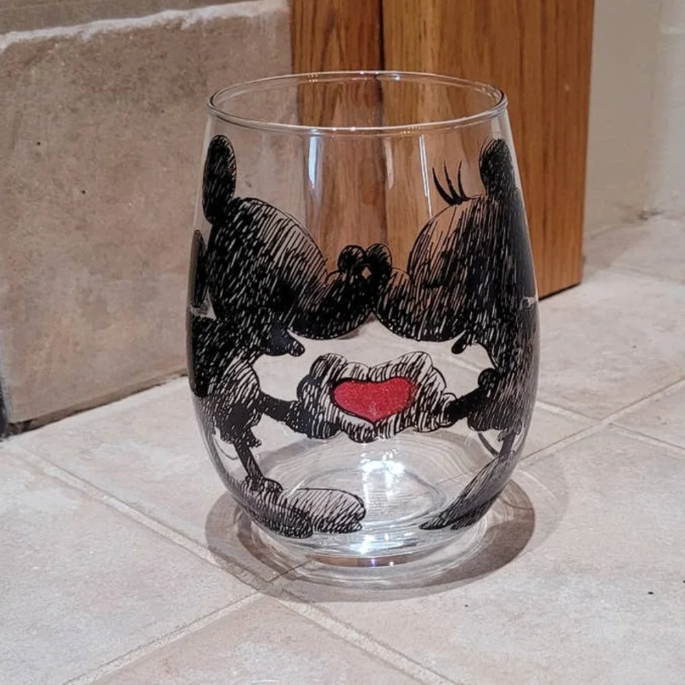 4 Mickey and Minnie Disney Wine Glasses  2 New in Box